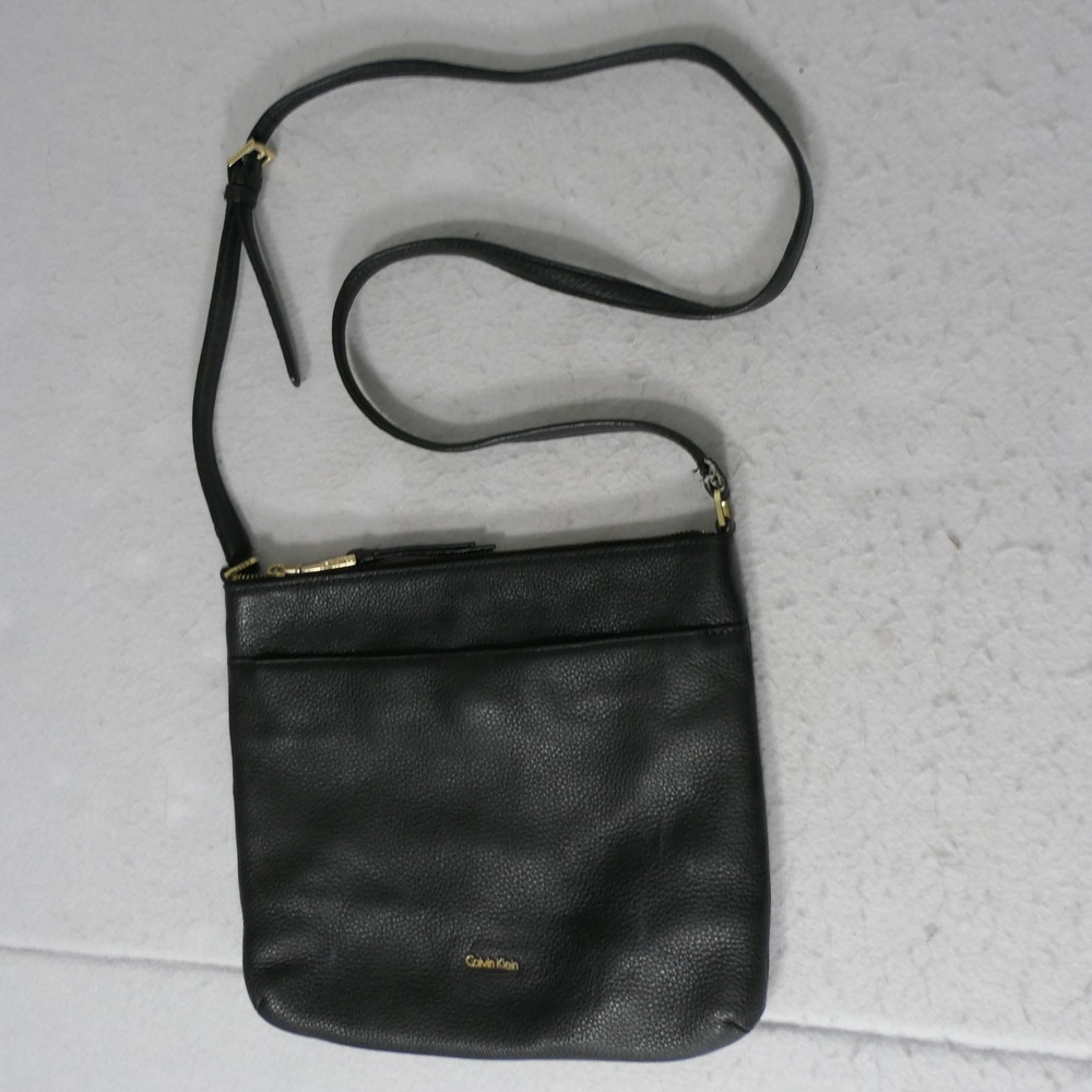 Calvin Klein Womens Crossbody Bag M Black Pebbled Leather Minimalist Travel